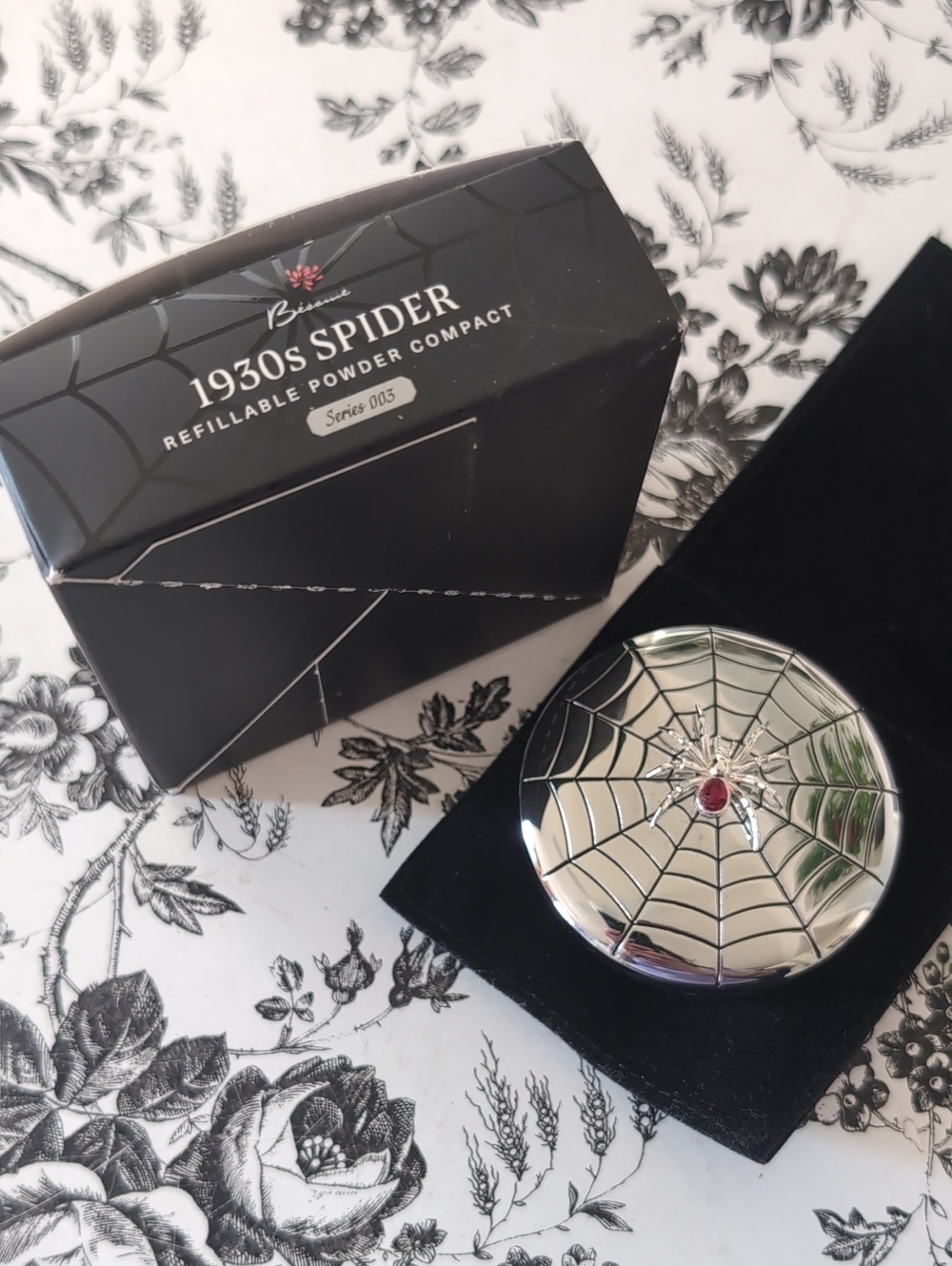 Bésame Spider Web Compact Mirror Limited edition In Original Box - Picture 8 of 8